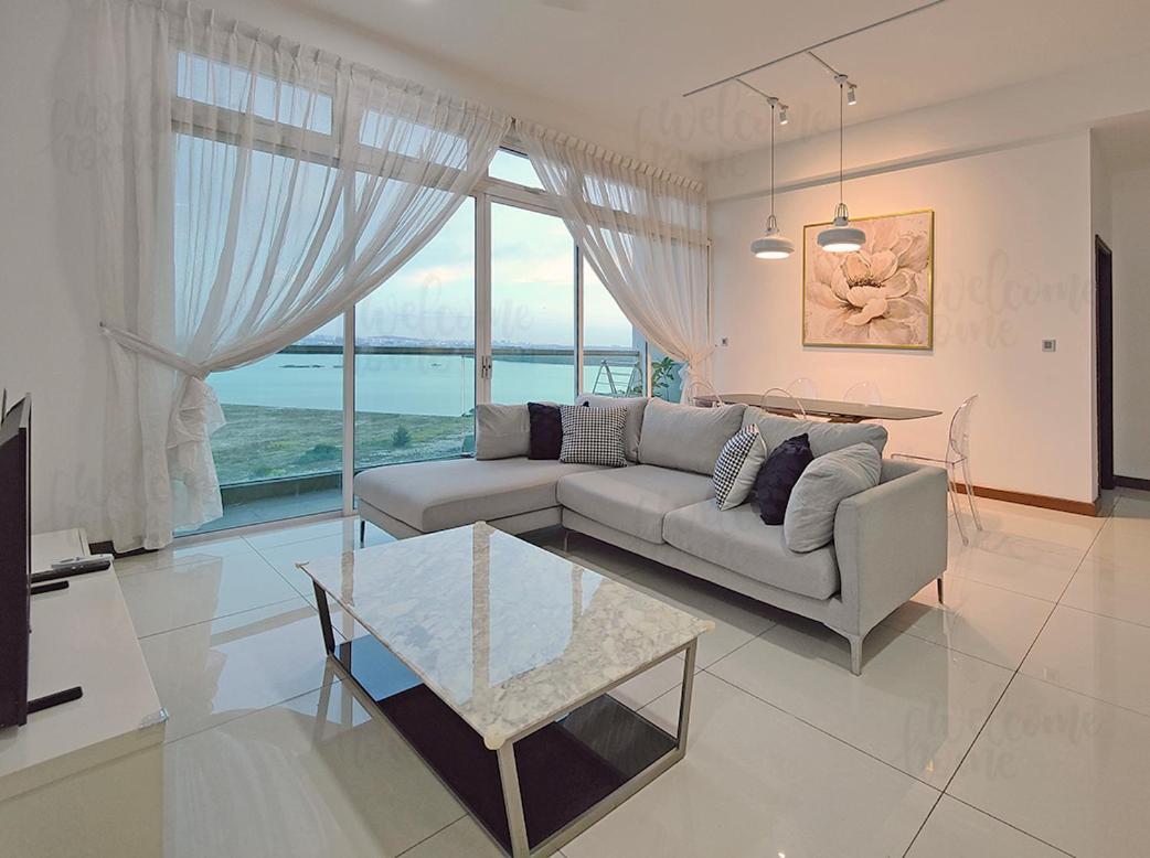 Paragon Residences Straits View Homestay By Welcome Home Johor Bahru Room photo